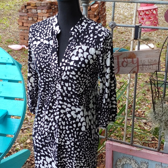 Banana Republic Dresses & Skirts - Banana Republic blk&wht print dress